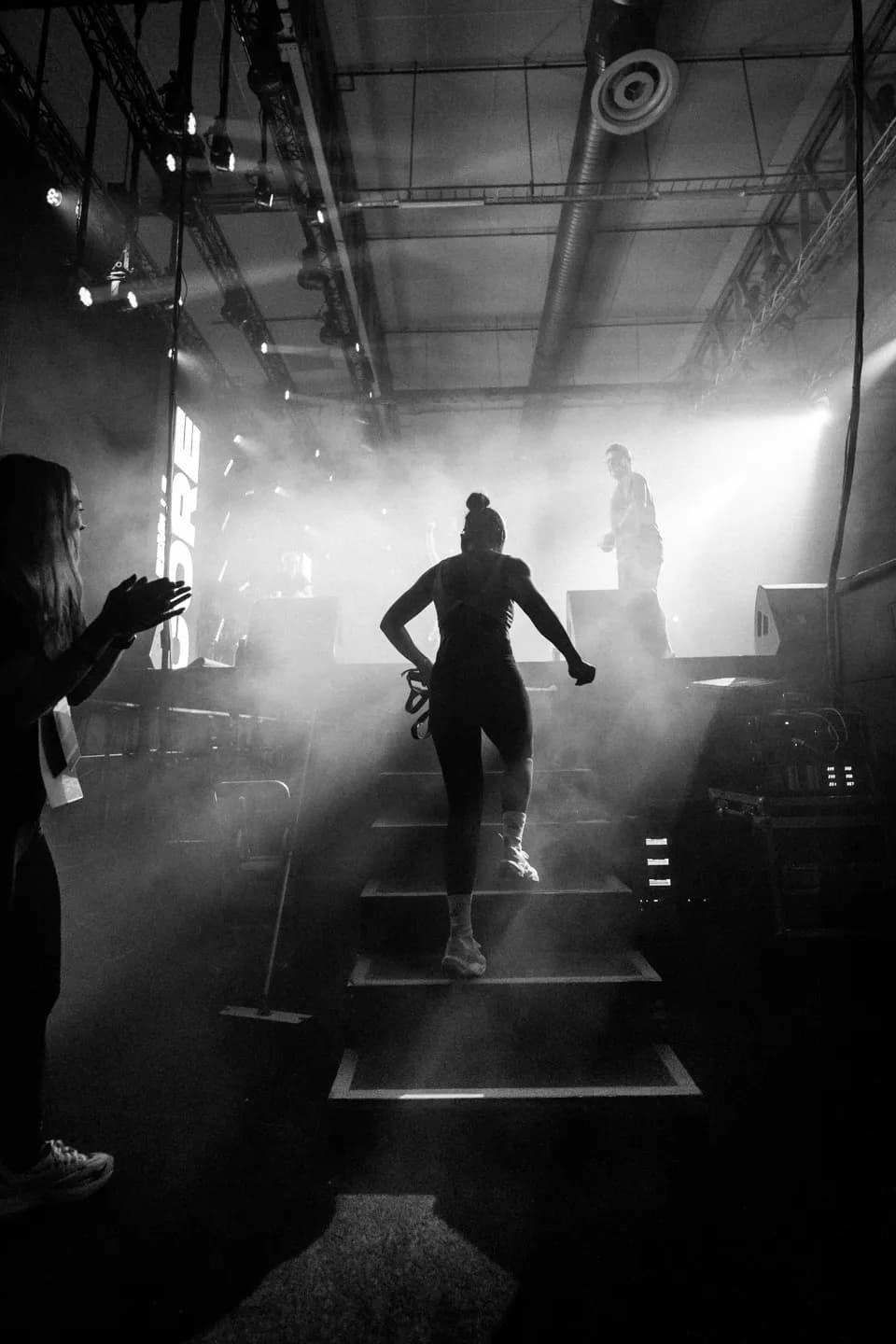 Les Mills: Backstage silhuett i rök