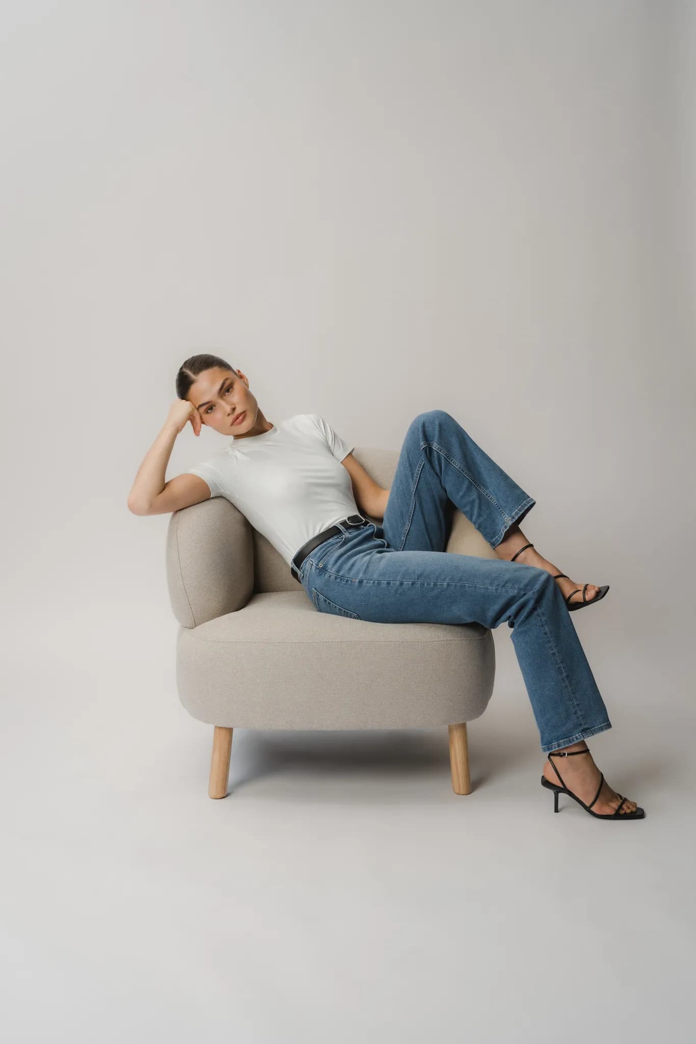 Ninepine: Modell i fåtölj