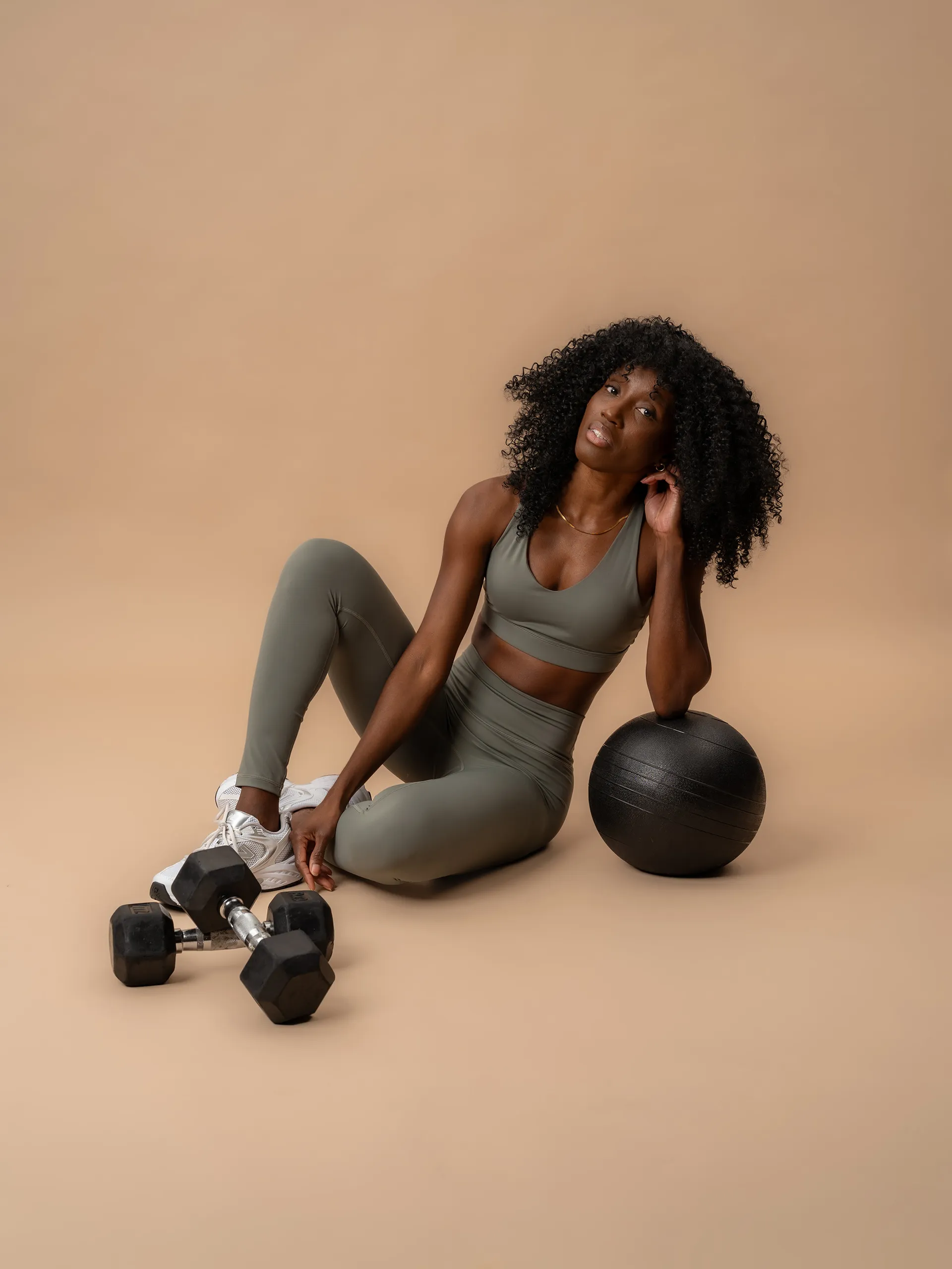 AIVI: Modell i träningskläder med hantlar