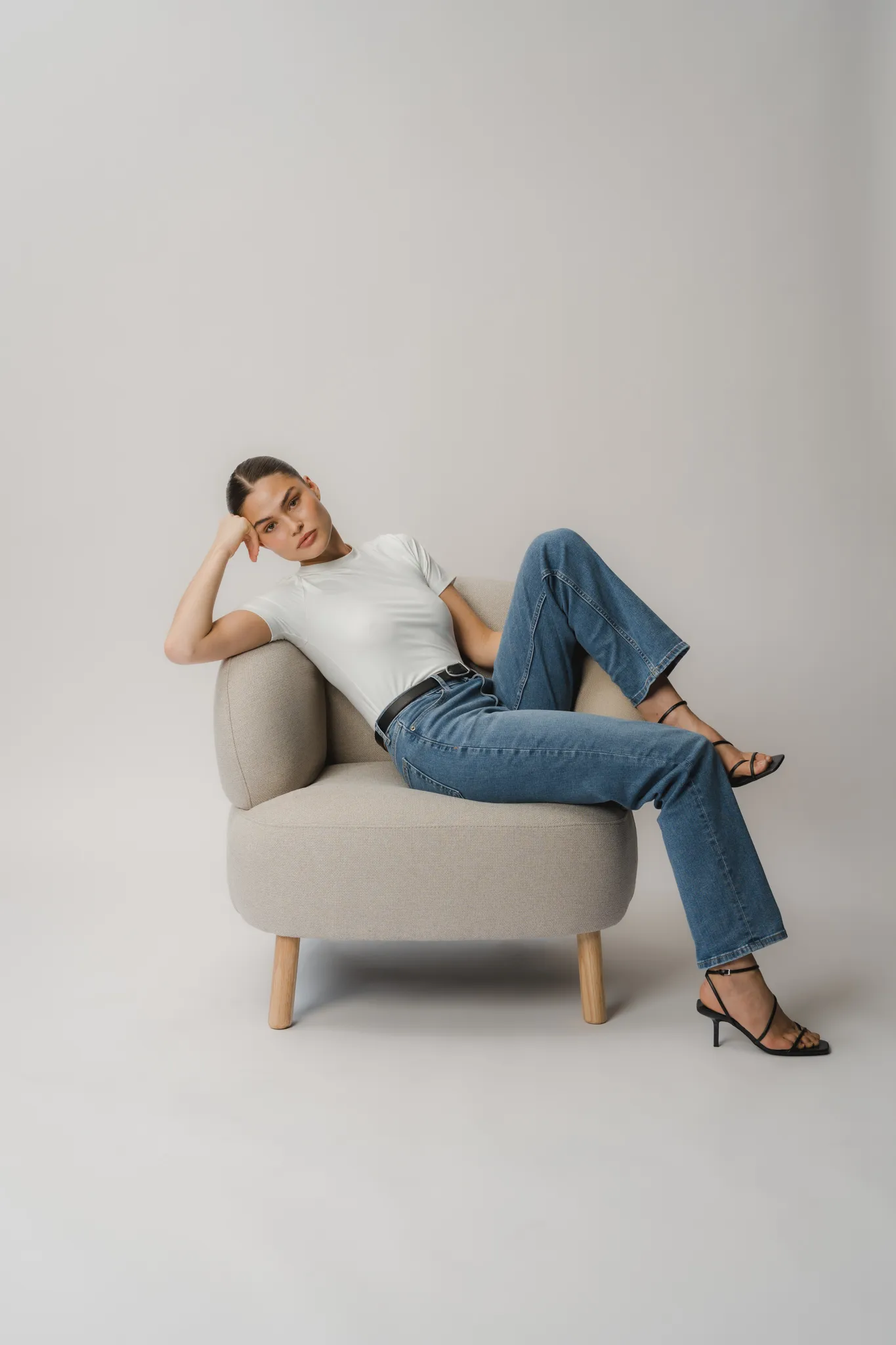 Ninepine: Modell i fåtölj